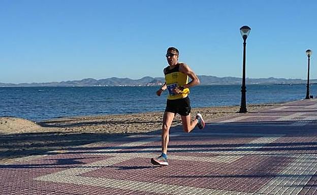 El campeón masculino, José Antonio Alcaraz, durante la carrera.