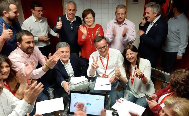 El equipo del PSRM celebra los resultados obtenidos en la Región.