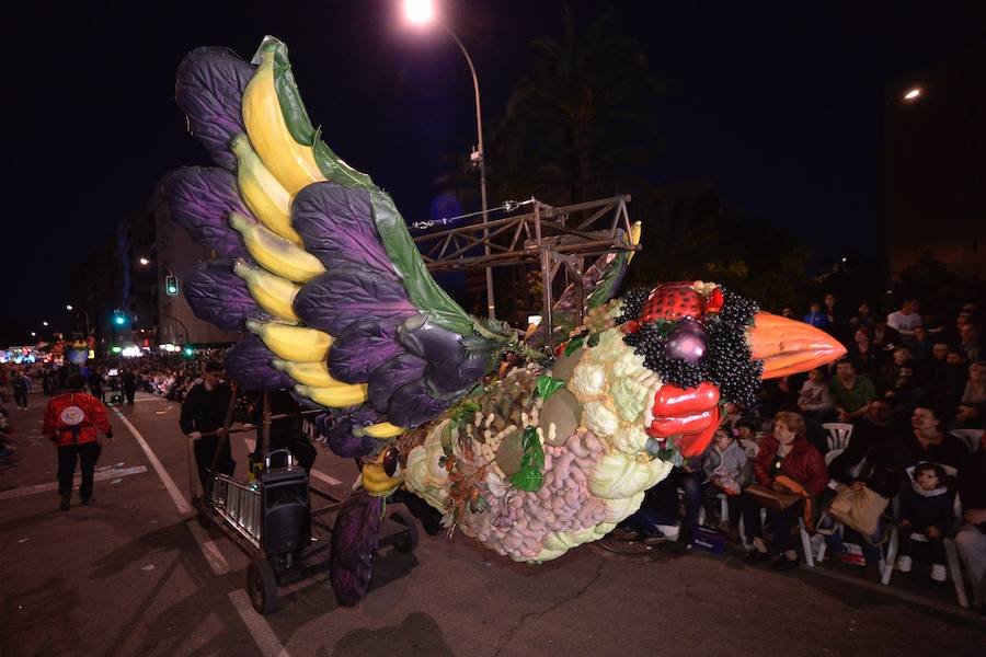 Más de 4.000 personas desfilaron en un cortejo mágico con el reparto de dos millones de juguetes