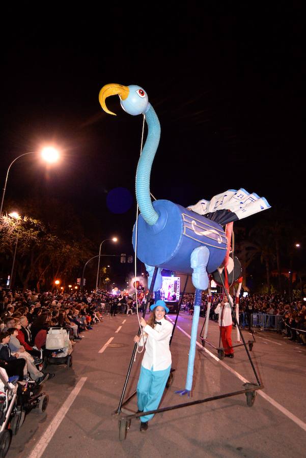 Más de 4.000 personas desfilaron en un cortejo mágico con el reparto de dos millones de juguetes