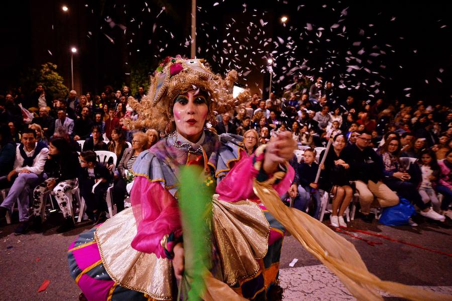 Más de 4.000 personas desfilaron en un cortejo mágico con el reparto de dos millones de juguetes