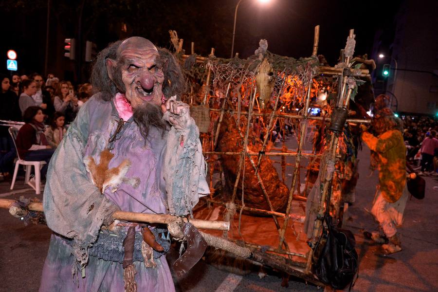 Más de 4.000 personas desfilaron en un cortejo mágico con el reparto de dos millones de juguetes