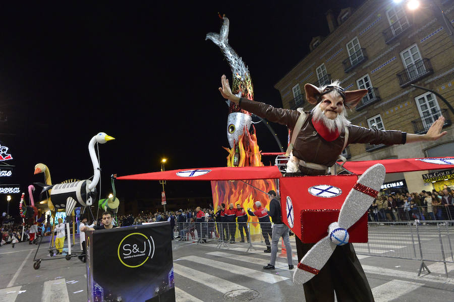 Más de 4.000 personas desfilaron en un cortejo mágico con el reparto de dos millones de juguetes