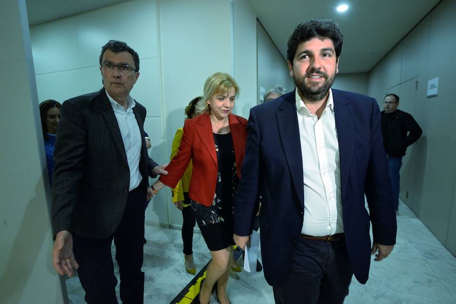 Caras serias en la sede del Partido Popular en la Región tras conocer los resultados electorales en el hotel Siete Coronas