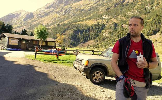 El actor Juan Díaz, que interpreta a Gaizka, durante el rodaje en el Valle de Benasque.