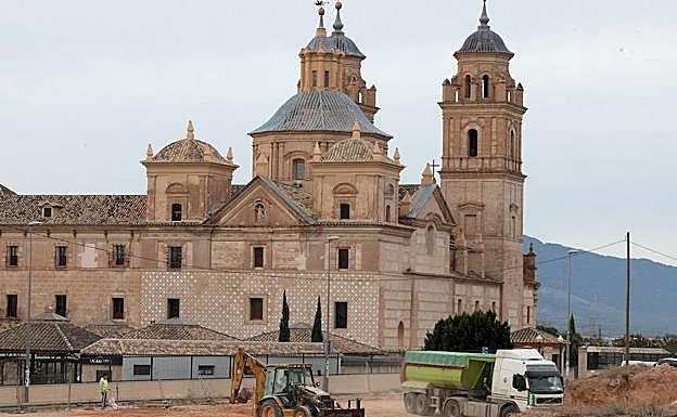 Obras de urbanización en el entorno del campus de Los Jerónimos, en una imagen de archivo.