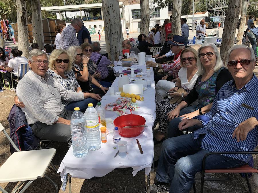 El jurado premia en primer lugar el arroz cocinado por Victoria Andreo, seguido por el de Los Matachines y Ramón Gambín