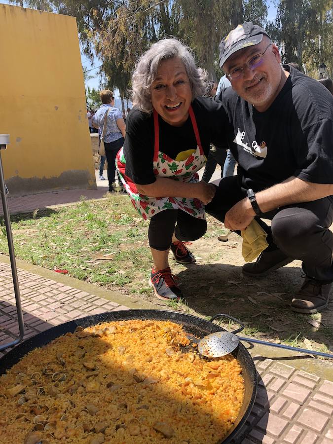 El jurado premia en primer lugar el arroz cocinado por Victoria Andreo, seguido por el de Los Matachines y Ramón Gambín