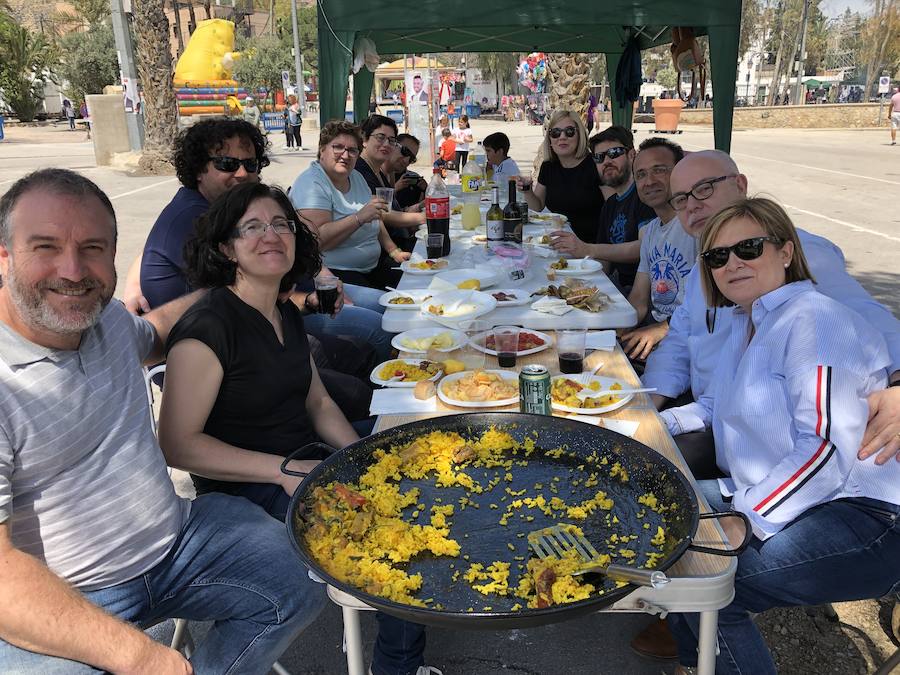 El jurado premia en primer lugar el arroz cocinado por Victoria Andreo, seguido por el de Los Matachines y Ramón Gambín