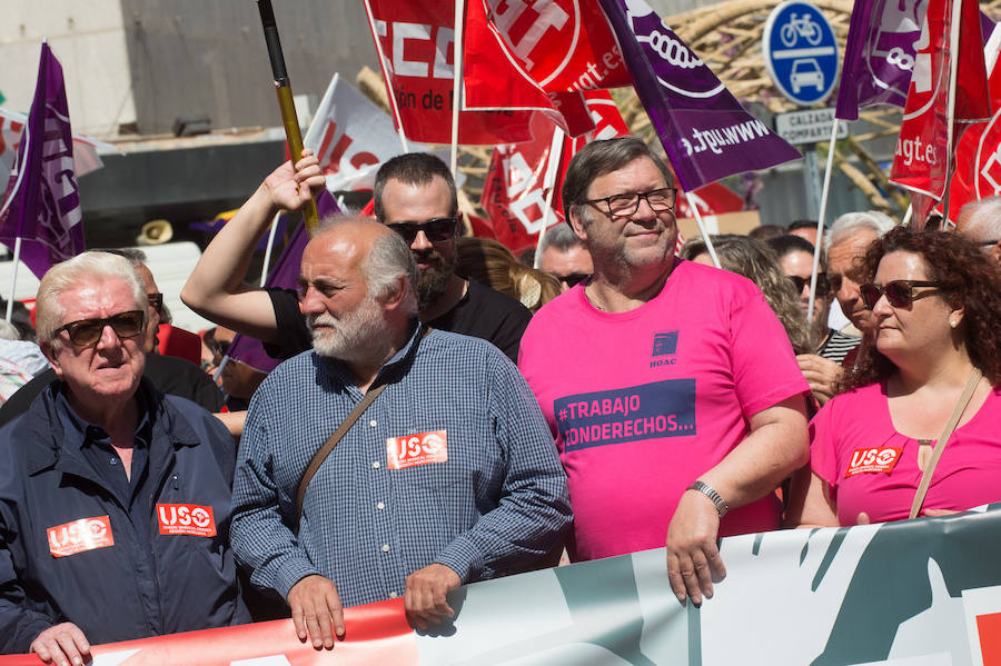 Las marchas del Primero de Mayo en Murcia y Cartagena piden al nuevo Gobierno que piense «primero en las personas» a la hora de elaborar sus políticas, al tiempo que exigen una aplicación efectiva del salario mínimo interprofesional