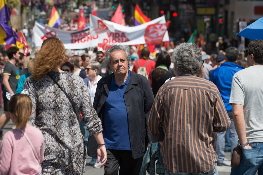 Las marchas del Primero de Mayo en Murcia y Cartagena piden al nuevo Gobierno que piense «primero en las personas» a la hora de elaborar sus políticas, al tiempo que exigen una aplicación efectiva del salario mínimo interprofesional