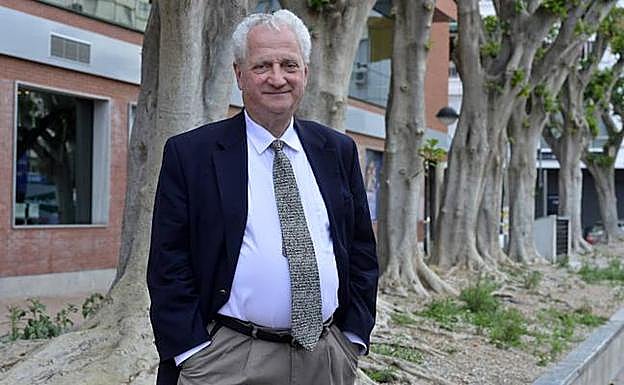 Daniel Kaufmann, en los alrededores del hotel Amistad de Murcia, donde se aloja. 
