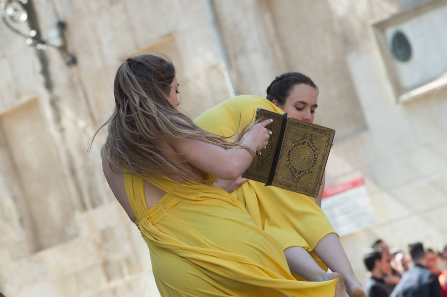 La plaza del Cardenal Belluga acogió este viernes dos espectáculos con la participación de alumnos de Enseñanzas Profesionales y Enseñanzas Elementales