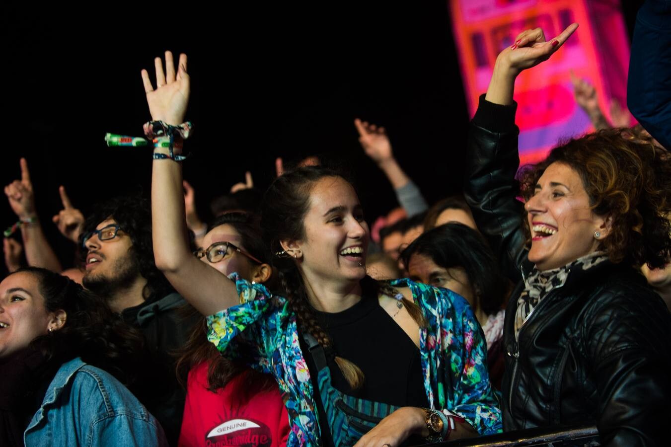 La banda murciana ofrece uno de los conciertos más populosos y coreados.
