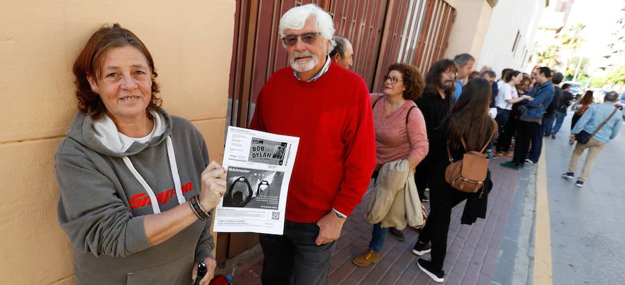 Largas colas en la Plaza de Toros para asistir a uno de los conciertos del año en la capital