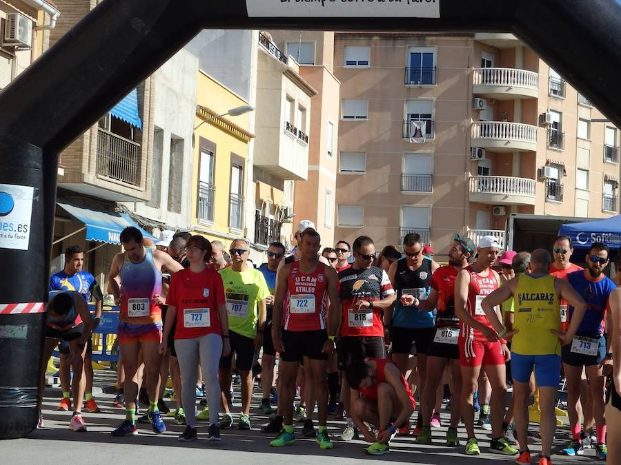 El atleta del Filippedes Moratalla se lleva la IV Carrera Solidaria Down con un tiempo de 30:46 minutos, por los 44:45 para la ganadora femenina