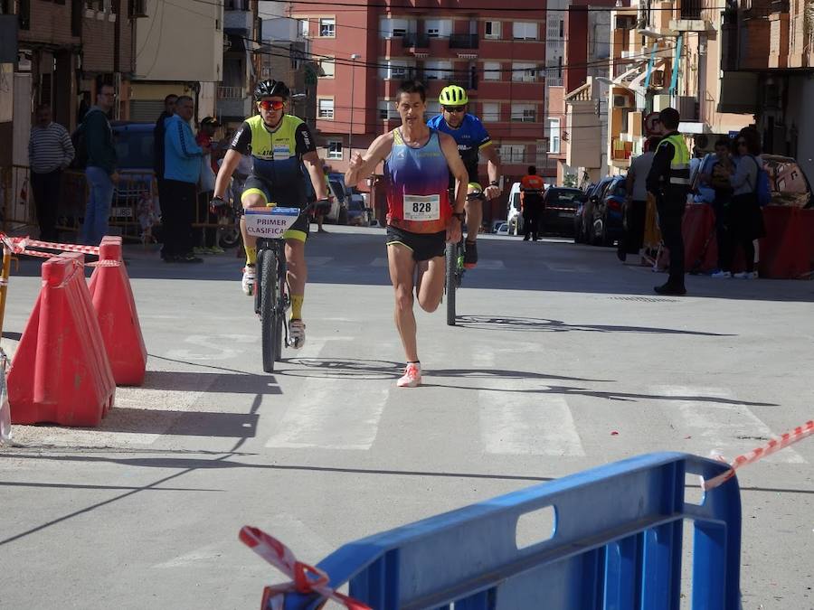 El atleta del Filippedes Moratalla se lleva la IV Carrera Solidaria Down con un tiempo de 30:46 minutos, por los 44:45 para la ganadora femenina