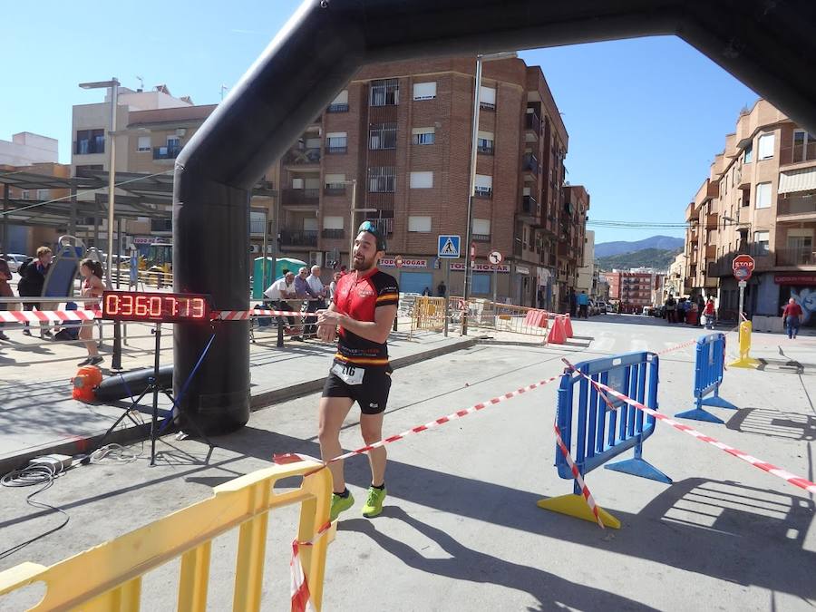 El atleta del Filippedes Moratalla se lleva la IV Carrera Solidaria Down con un tiempo de 30:46 minutos, por los 44:45 para la ganadora femenina