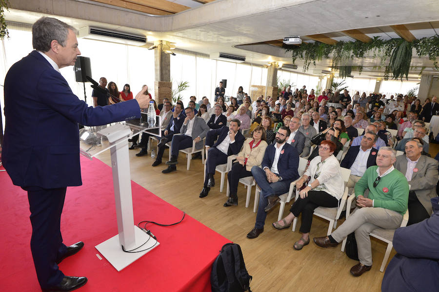El expresidente se dirigió a los partidos del arco parlamentario para recordarles que «a España le vendría bien una mayoría estable de gobierno para los próximos cuatro años»