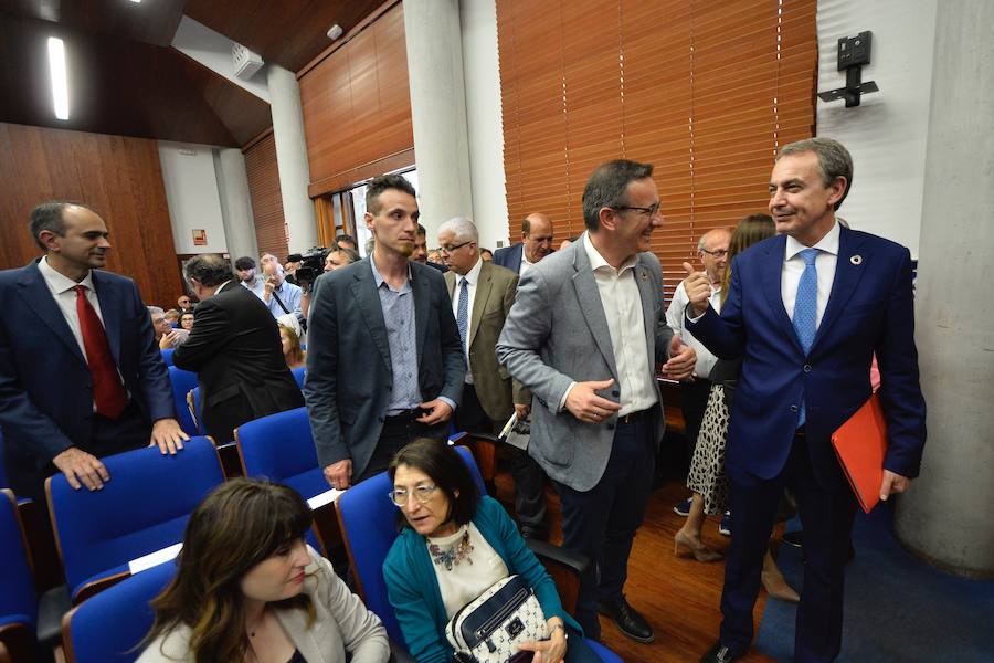 El expresidente del Gobierno vaticina que en España se tardará generaciones «en volver a reconocer y rendir homenaje» a las víctimas del Franquismo