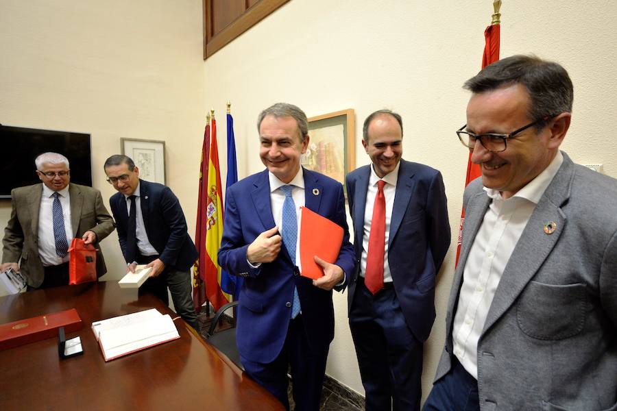 El expresidente del Gobierno vaticina que en España se tardará generaciones «en volver a reconocer y rendir homenaje» a las víctimas del Franquismo