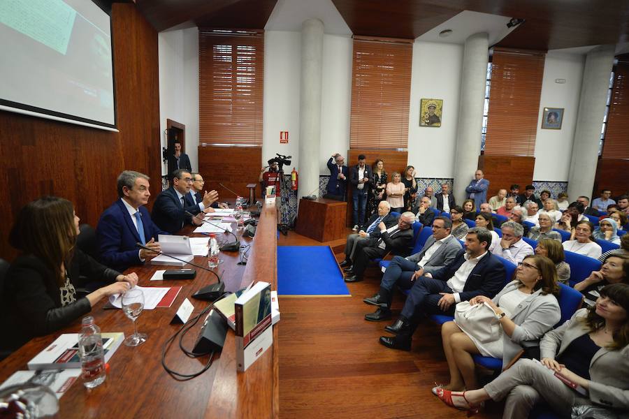 El expresidente del Gobierno vaticina que en España se tardará generaciones «en volver a reconocer y rendir homenaje» a las víctimas del Franquismo