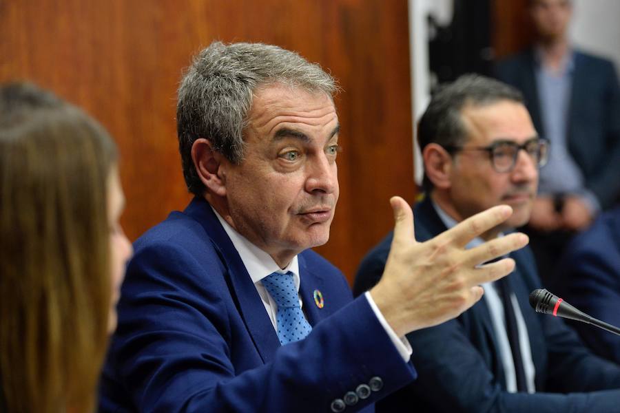 El expresidente del Gobierno vaticina que en España se tardará generaciones «en volver a reconocer y rendir homenaje» a las víctimas del Franquismo