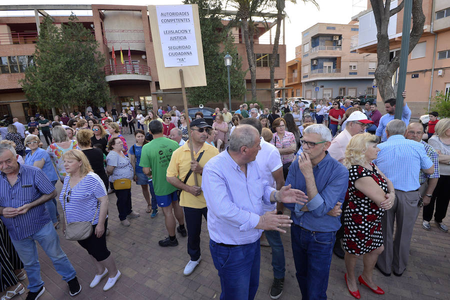 Vecinos de Javalí Nuevo salen a la calle para exigir más policías por la oleada de robos en el último año