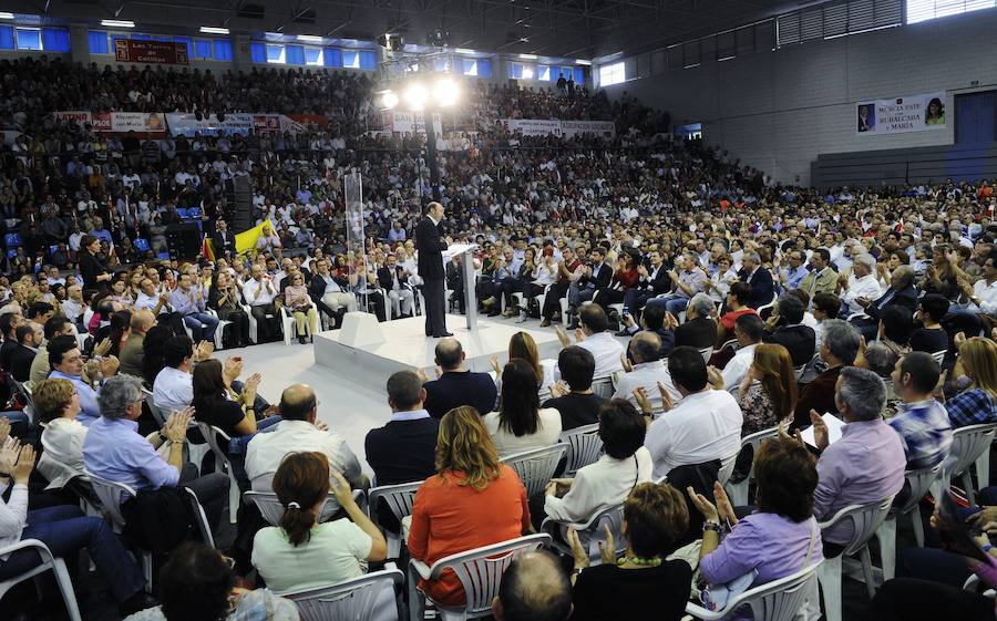 En calidad de candidato por el PSOE a la presidencia del Gobierno, el político socialista dio un mitin de precampaña en Murcia, en octubre de 2011.