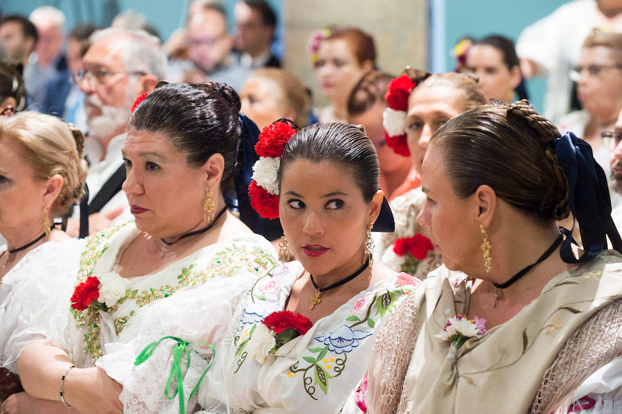 El Almudí acoge el acto conmemorativo del Día de Murcia, presidido por José Ballesta y en el que Mari Trini, Los Parrandboleros, la unidad de trasplantes de la Arrixaca y el grupo Virgen de la Vega recibieron las distinciones de la ciudad