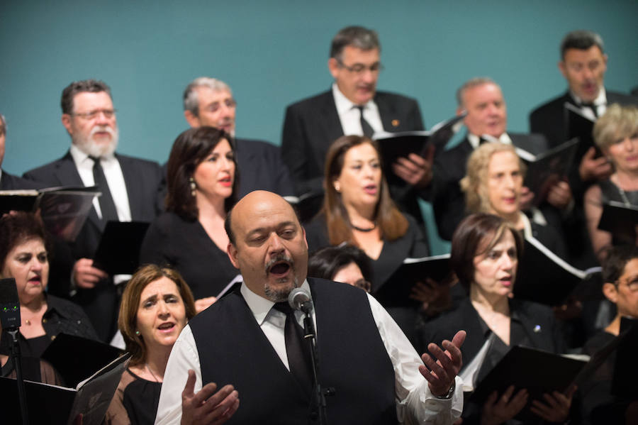 El Almudí acoge el acto conmemorativo del Día de Murcia, presidido por José Ballesta y en el que Mari Trini, Los Parrandboleros, la unidad de trasplantes de la Arrixaca y el grupo Virgen de la Vega recibieron las distinciones de la ciudad