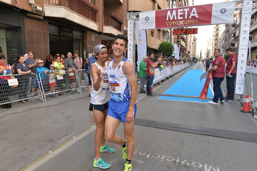 La prueba deportiva bate su récord de participación, con 1.200 inscritos. Antes de dar el pistoletazo de salida,se guardó un minutode silencio en memoriade las víctimas de los terremotos de 2011