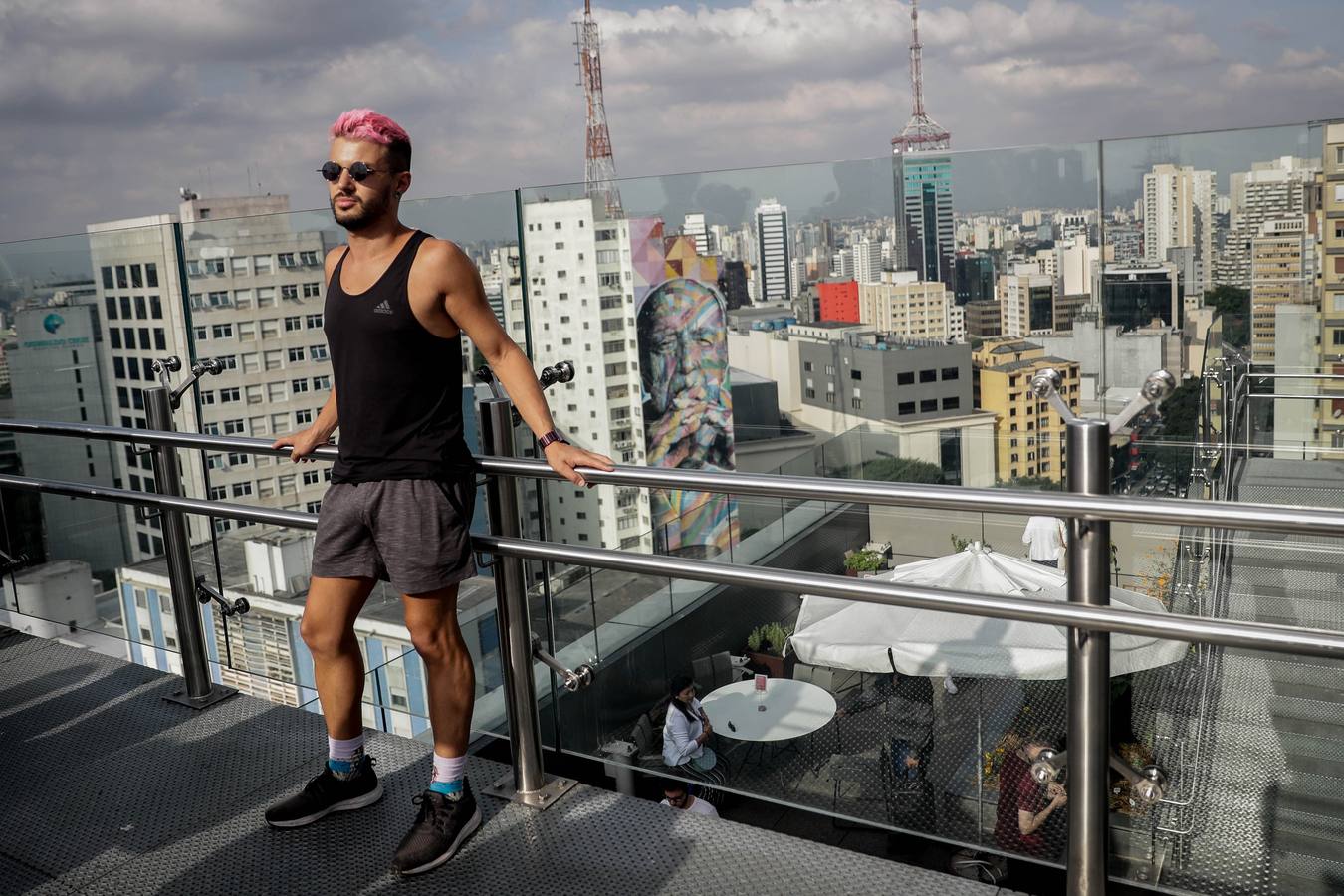 Sao Paulo, la mayor ciudad de Sudamérica, es considerada como una de las capitales mundiales del arte urbano al aire libre. En sus calles proliferan cada año cientos de grafitis, los cuales se expanden por los grisáceos muros y edificios de esta metrópoli de más de 12 millones de habitantes. Sao Paulo es una de las sedes de la Copa América de Fútbol que se celebrará en Brasil entre el 14 de junio y el 7 de julio.