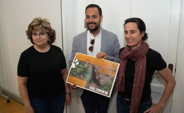 María del Carmen Berrocal, David Martínez y Ainara Aberasturi durante la presentación de la nueva campaña. 