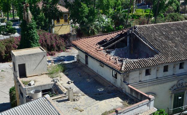 Estado de la cubierta hundida en el edificio de La Pólvora, en la calle Acisclo Díaz. 