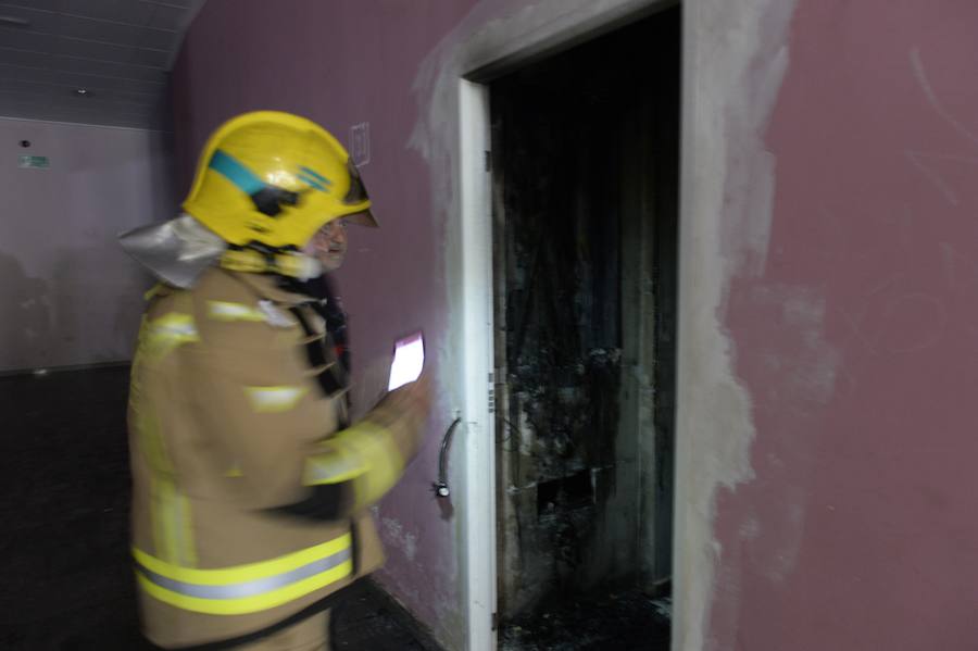 El fuego se originó en un cuadro de contadores presuntamente manipulado para disponer de electricidad de forma ilegal