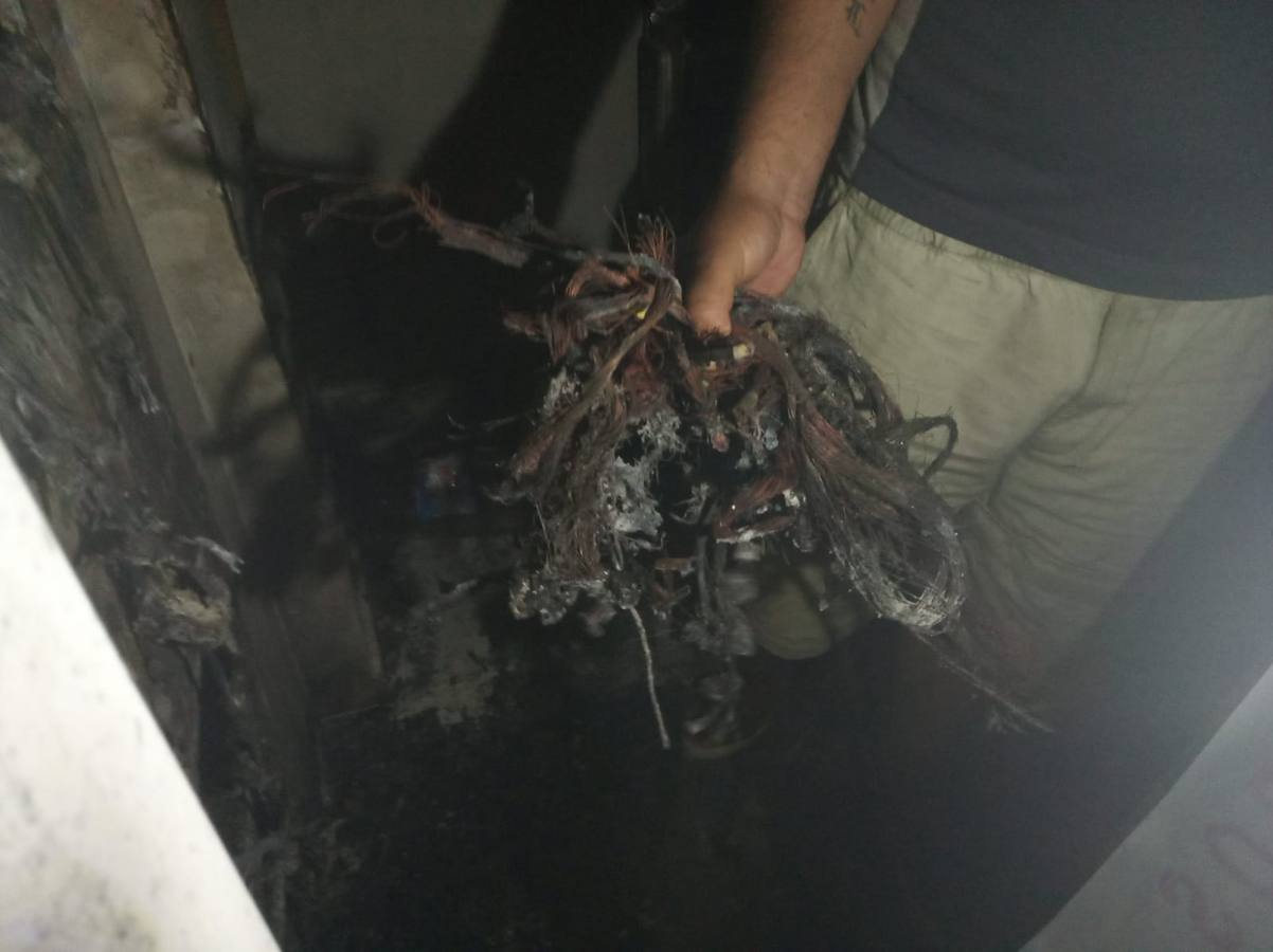 El fuego se originó en un cuadro de contadores presuntamente manipulado para disponer de electricidad de forma ilegal