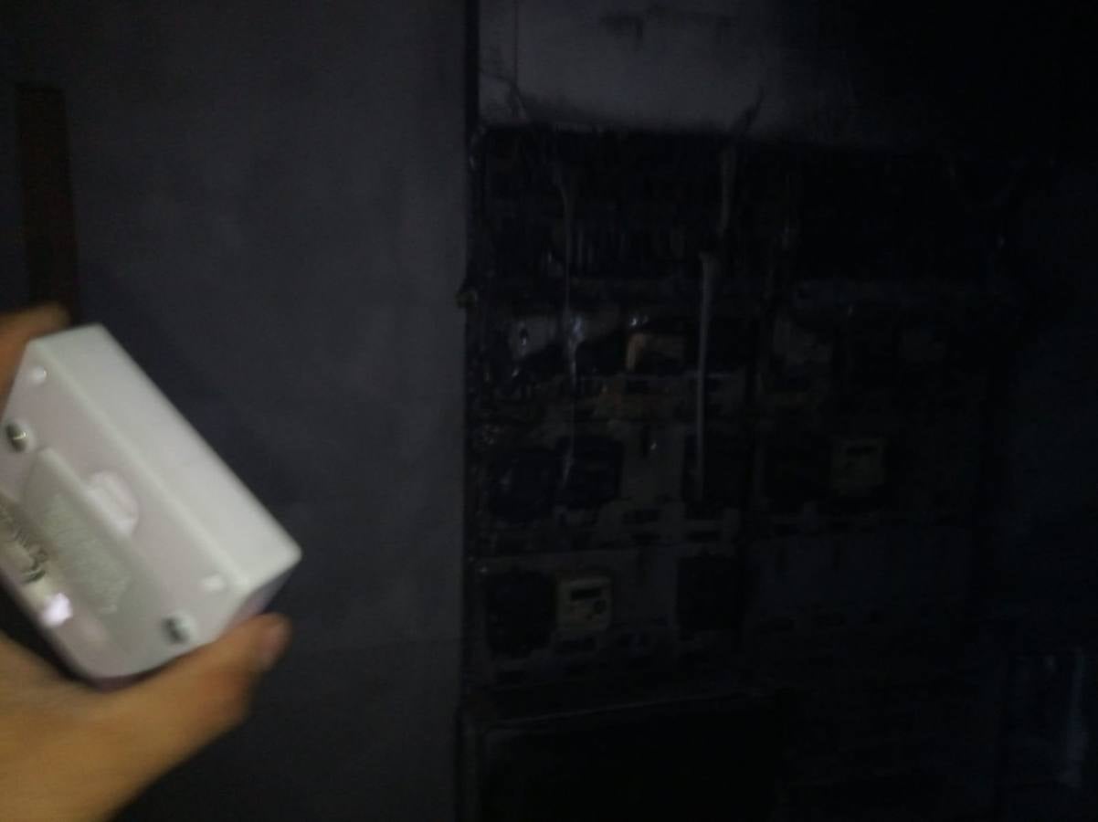 El fuego se originó en un cuadro de contadores presuntamente manipulado para disponer de electricidad de forma ilegal