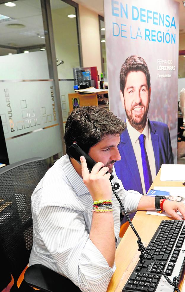 Fernando López Miras, ayer, en la sede del PP. 