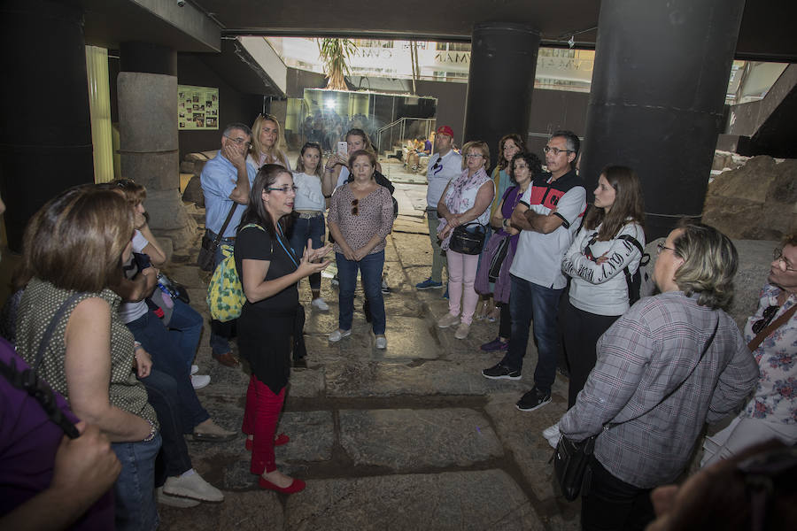 La ciudad portuaria se suma un año más la gran fiesta del arte y la historia con la celebración del Día Internacional de los Museos, que vuelve a atraer a numerosos visitantes, también de fuera de la Región y del extranjero