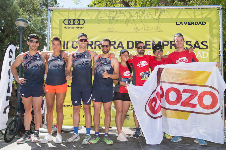 Más de 900 corredores participan en la prueba de 10 kilómetros, con salida y meta en el Paseo del Malecón, representando los colores de sus compañías