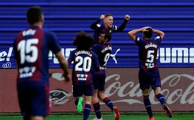 De Blasis celebra el mejor gol de la jornada. 