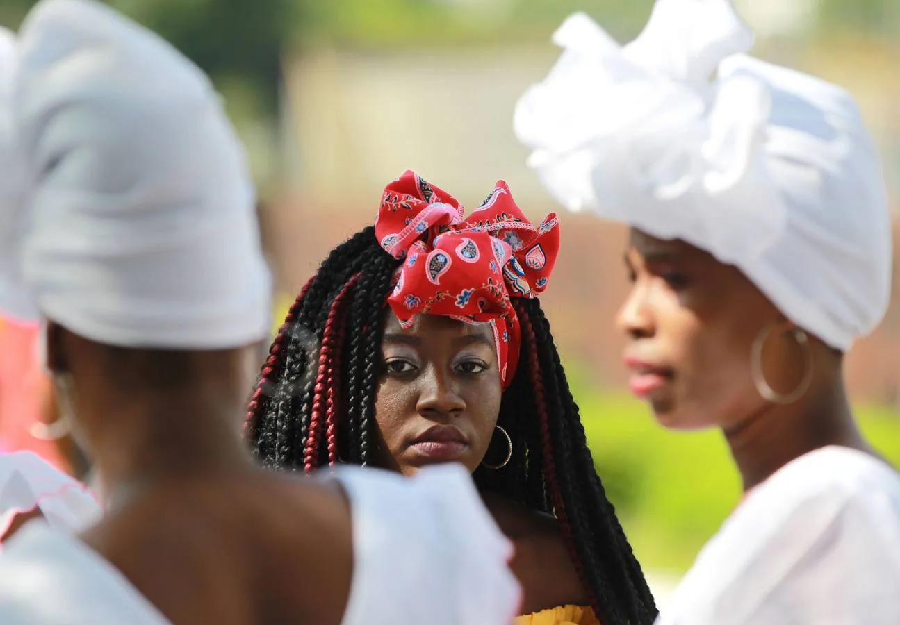 Varias mujeres participan de la celebración del Día de la Afrocolombianidad en Cali, para conmemorar la fecha en que en Colombia se abolió la esclavitud.