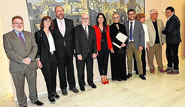 Integrantes de la entidad y autoridades, ayer, en la presentación en Fundación Caja Mediterráneo. 