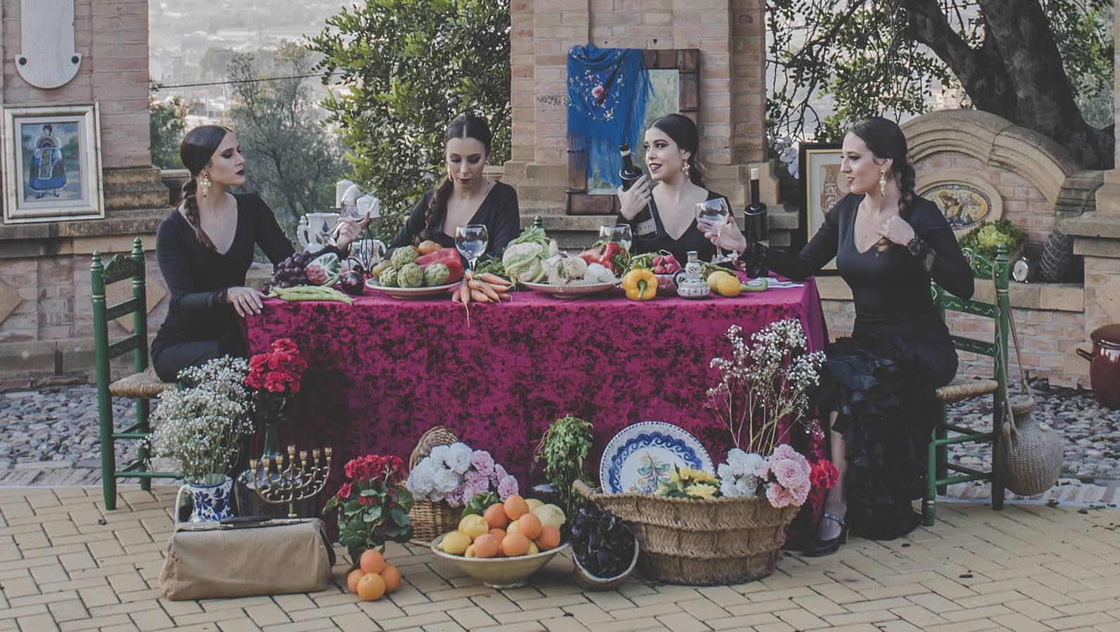 Cuatro mujeres se reúnen en una doble reivindicación, para poner en valor la tradición flamenca en Murcia.