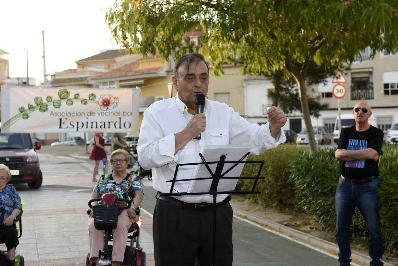 El barrio pide al Ayuntamiento más presencia policial «para garantizar un pueblo tranquilo, libre de delincuencia»