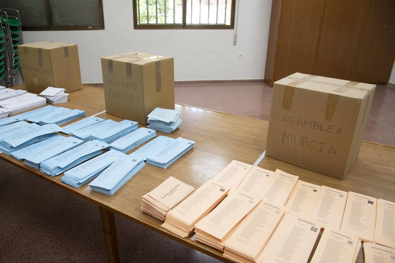 Todas las mesas electorales de la ciudad portuaria han abierto sin incidencias