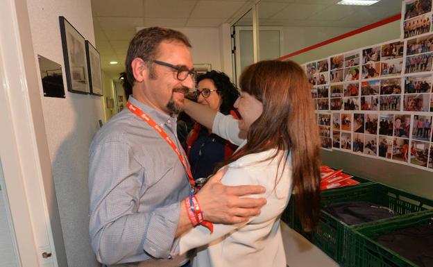 El candidato del PSOE a la alcaldía de Lorca, Diego José Mateos, este domingo, tras el escrutinio.