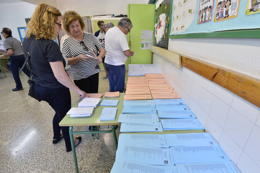 Las mesas electorales de la capital del Segura han abierto sin incidencias