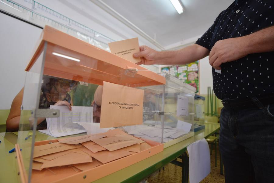 Las mesas electorales de la capital del Segura han abierto sin incidencias